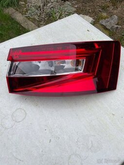 Škoda Superb 3 - práve zadné svetlo