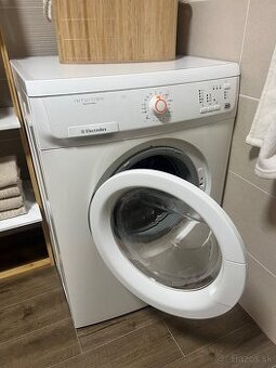 Práčka Electrolux