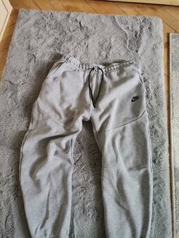 Nike tech fleece tepláky
