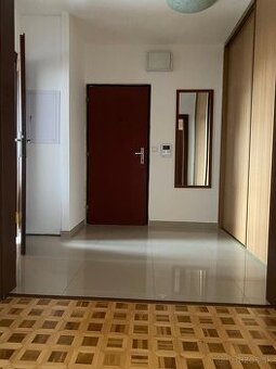 Ponúkam na predaj 3 izb. byt na sídlisku Kvetná v Trenčíne