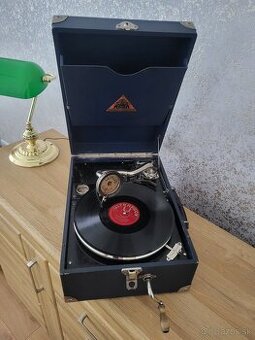 Kufrikový gramofon