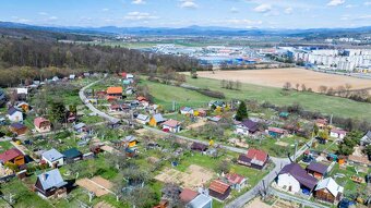 Chatka so záhradou v Záhradkárskej osade Zvolen pod Strážou