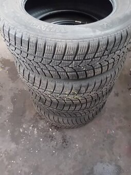 215/60R16 99H