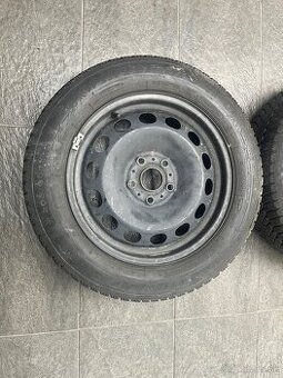 Predam 205/60 R16 zimnu sadu s gumami