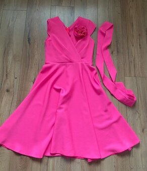 Spolocenske ruzove kratke saty