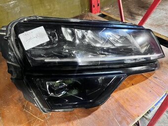Škoda karoq pravý svetlomet