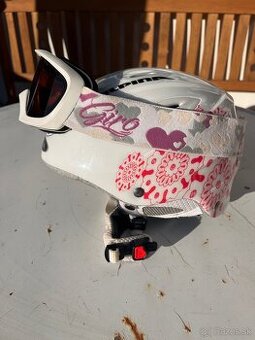 Predám detskú lyžiarsku prilbu s okuliarmi