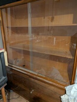 Darujem skrine za odvoz