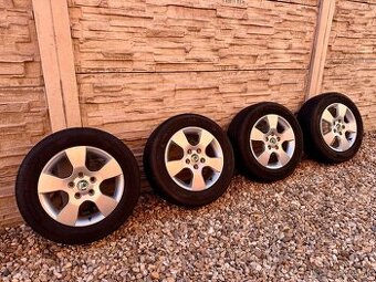 Komplet letnú sadu elektrónov Škoda HELIOS 5x112 195/65 R15.