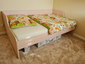 Široká posteľ Alples Planet s roštom a matracom Materasso