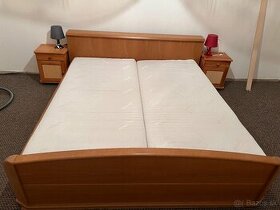 Manzelska postel Masiv 180cm s nocnymi stolikmi