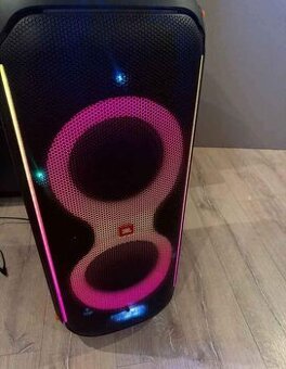 JBL 710