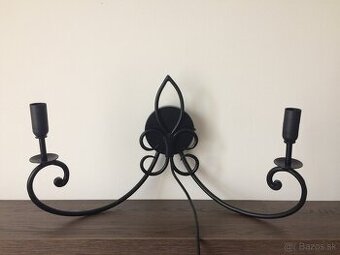 Kovová nástenná lampa