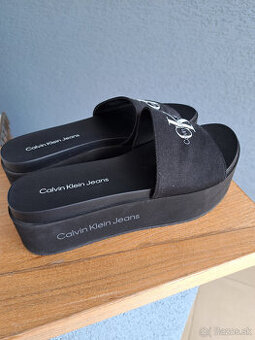 Calvin Klein šľapky