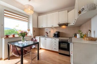 NA PREDAJ 1-izbový byt s dvomi balkónmi na Piešťanskej ulici