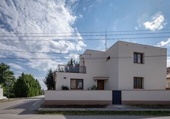 Predaj priestranného rodinného domu zo záhradou v Trnovci na