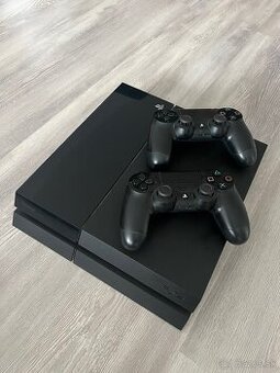 Predám Playstation 4 500GB + 2 ovládače