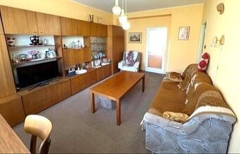 Skrine, gauč, postele