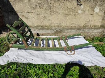 Starožitný drevený fúrik z roku 1950