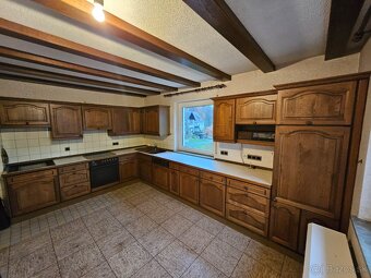 Masívna kuchynská linka z Nemecka so spotrebičmi