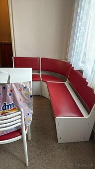 Kuchynský stôl a stoličky
