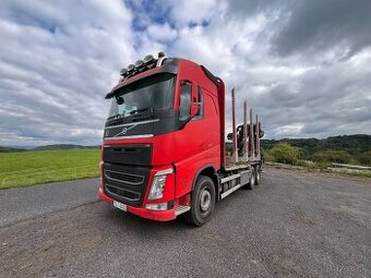 Volvo FH13 540 s hydraulickou rukou pro přepravu dřeva
