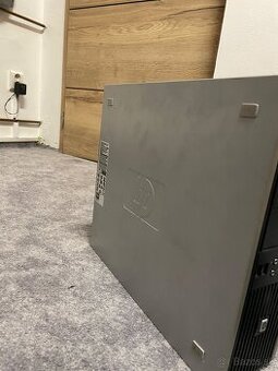 HP stolný počitač