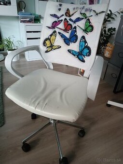 detská stolička k písaciemu stolu