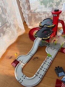 Majorette hasičská stanica, Hotwheels parkovisko