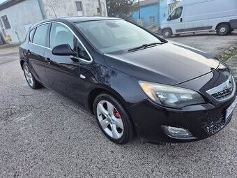 Astra J 2010 1.6 benzin pojazdne