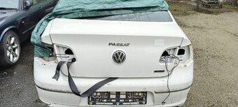VW PASSAT B6 SEDAN kufrové dvere