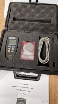 Hrúbkomer na meranie hrúbky laku