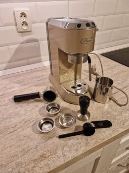 Kavovar pakovy Delonghi