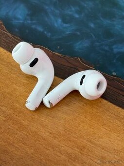 Nahradne sluchadlo Apple AirPods Pro 3 nepoužite