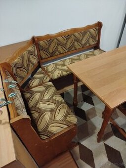 Jedálenská ľavica, stôl a stoličky