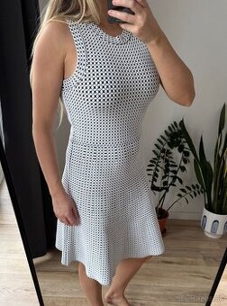 Michael Kors elegantné šaty (hrubší materiál) S-M