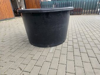 1x použitý kvetináč značky Bam 450litrov