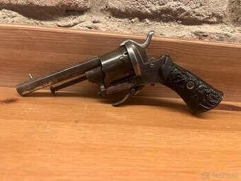 Historický revolver lefaux 7mm