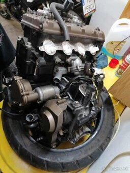 KAWASAKI ZX-10R 2004 MOTOR (70,000km)