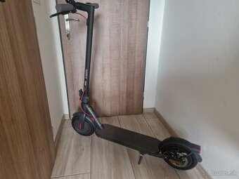 Predám elektrickú kolobežku 300w /25km