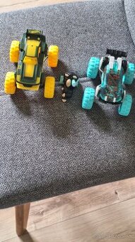 Dve hotwheels autá, monster truck