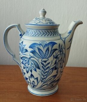 Stará porcelánová kanvica