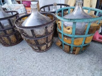 Sklenené demižóny v kovovom ráme / kus 30€