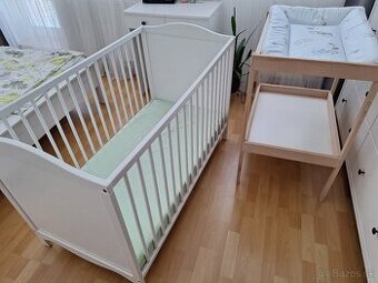 Detská postieľka + prebalovaci pult a vanička
