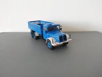 Tatra 111 1:43