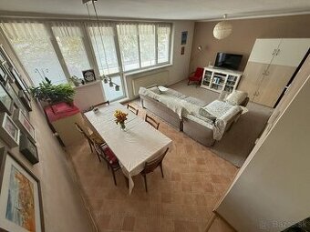 PRIESTRANNÝ 4-IZBOVÝ BYT 87 m² + 2 PIVNICE