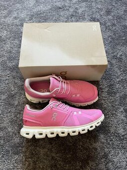 8x Dámské boty On Running Cloud, velikost 40 - 40,5