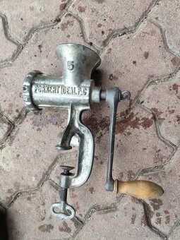 Kvalitný liatinovýmlynček na mäso č.5, zn.Porkert
