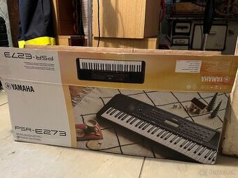 Syntetizátor Yamaha PSR-E273