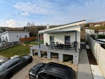 Na predaj novostavba 3 izbového domu pri lese v Štitár…